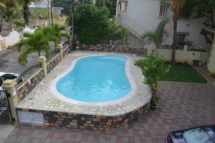 Rs Villas - Three Bedrooms Share Apartment With Private Room And Free Wifi And 100Mts To The Beach And Ac And 100Mts To Bus Stop And Pool Flic-en-Flacq Exterior foto