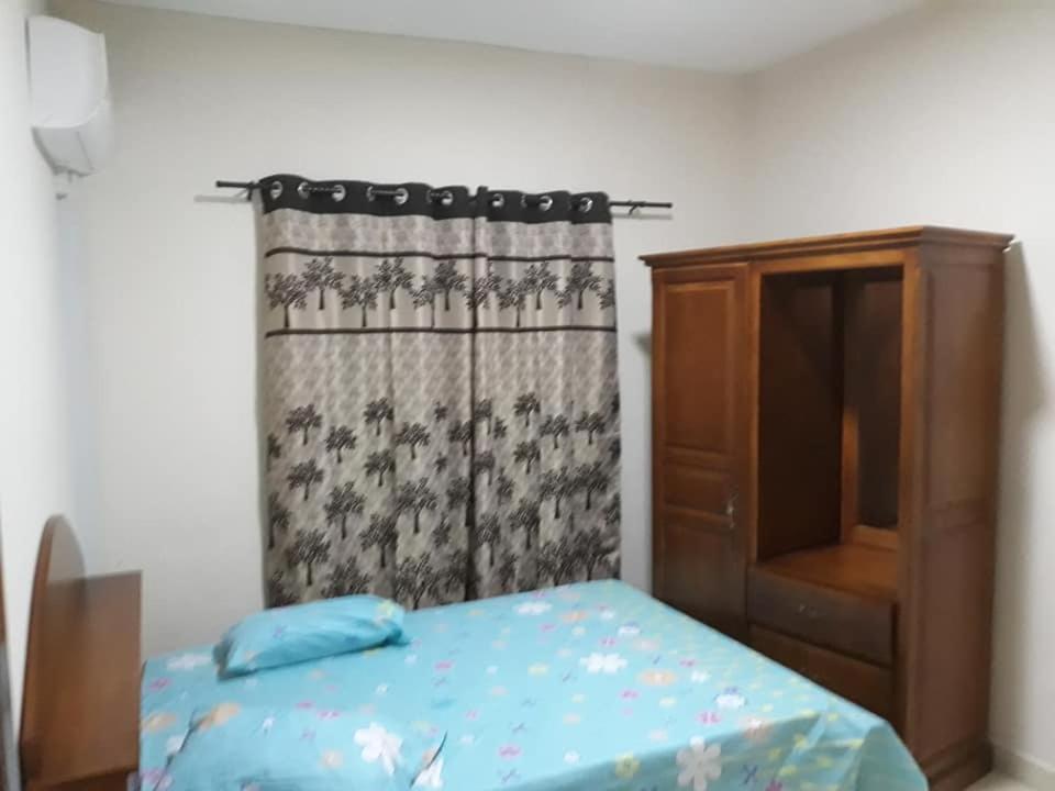 Rs Villas - Three Bedrooms Share Apartment With Private Room And Free Wifi And 100Mts To The Beach And Ac And 100Mts To Bus Stop And Pool Flic-en-Flacq Exterior foto