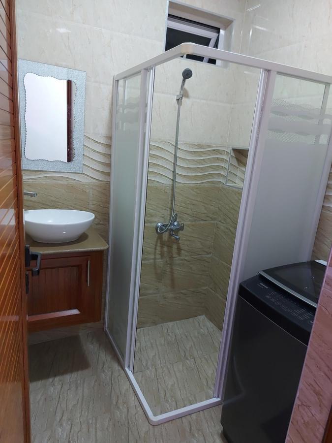 Rs Villas - Three Bedrooms Share Apartment With Private Room And Free Wifi And 100Mts To The Beach And Ac And 100Mts To Bus Stop And Pool Flic-en-Flacq Exterior foto